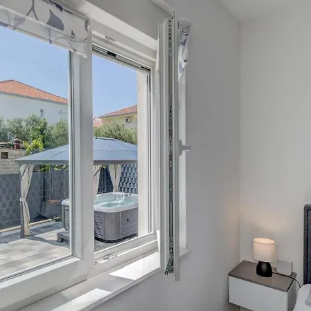 公寓 Luxury With Jacuzzi In