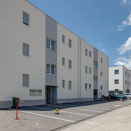 公寓 Luxury With Jacuzzi In *