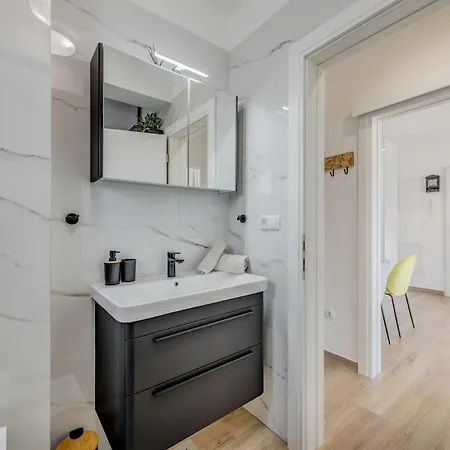 Luxury With Jacuzzi In *