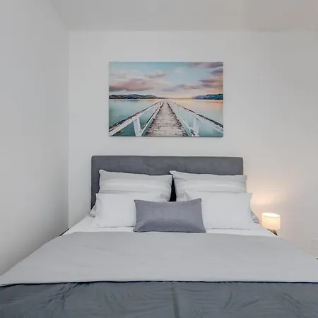 公寓 Luxury With Jacuzzi In *