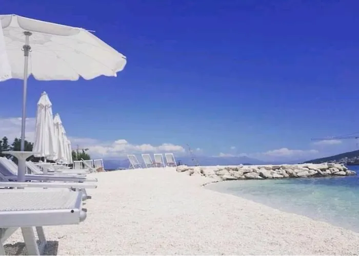 Luxury With Jacuzzi In *