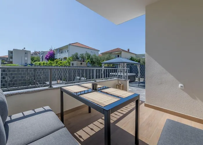 Luxury With Jacuzzi In Trogir