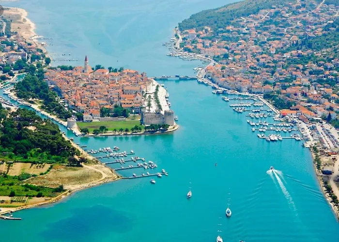 Luxury With Jacuzzi In Trogir