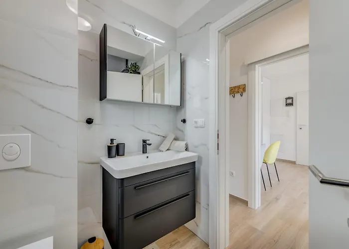 Luxury With Jacuzzi In *