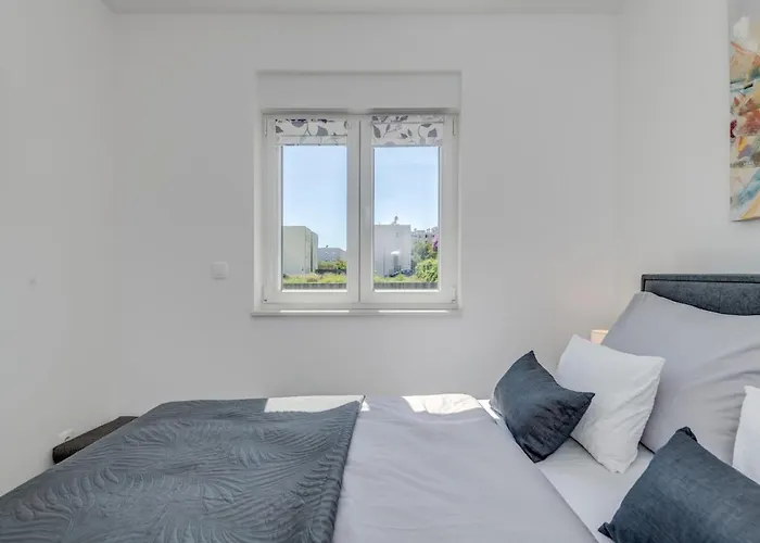 Luxury With Jacuzzi In Apartamento Trogir