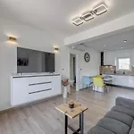 Luxury With Jacuzzi In Apartment *
