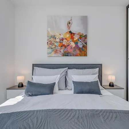 Luxury With Jacuzzi In Τρογκίρ