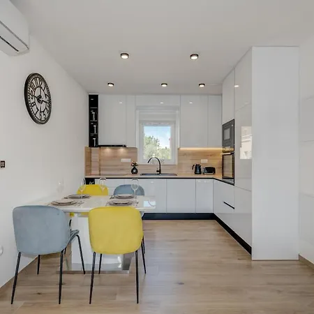 Luxury With Jacuzzi In * Τρογκίρ