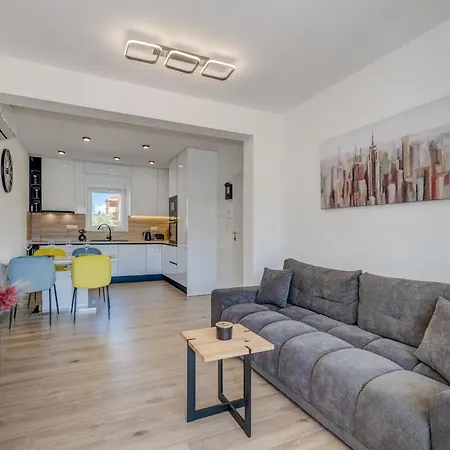 Διαμέρισμα Luxury With Jacuzzi In Τρογκίρ