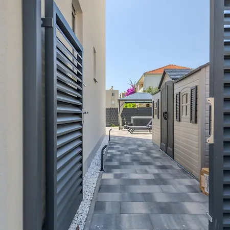 Luxury With Jacuzzi In Διαμέρισμα Τρογκίρ