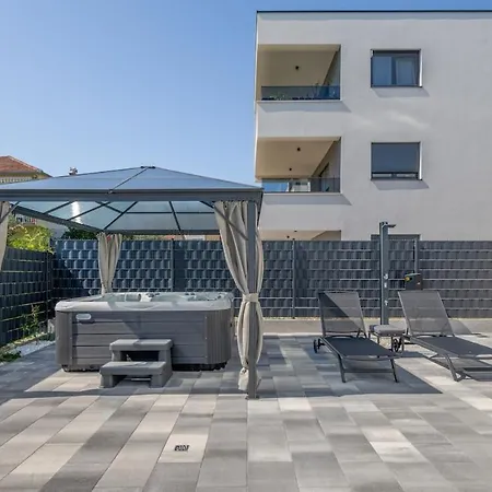 Διαμέρισμα Luxury With Jacuzzi In