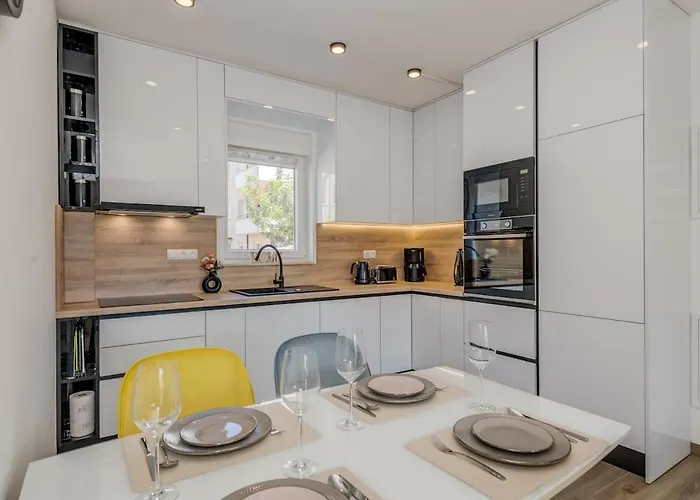 Luxury With Jacuzzi In * 特罗吉尔