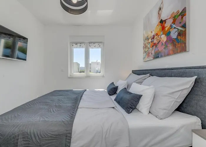 Luxury With Jacuzzi In 公寓 特罗吉尔