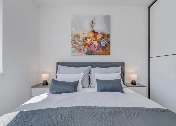 Luxury With Jacuzzi In 特罗吉尔