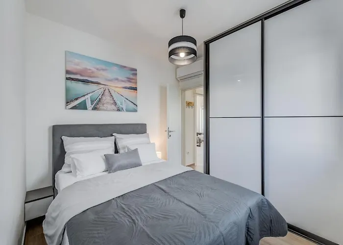 Luxury With Jacuzzi In * 特罗吉尔