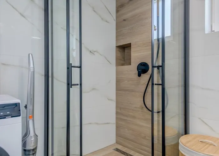 公寓 Luxury With Jacuzzi In *