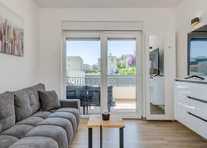 Luxury With Jacuzzi In * 特罗吉尔