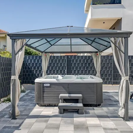 Luxury With Jacuzzi In Trogir